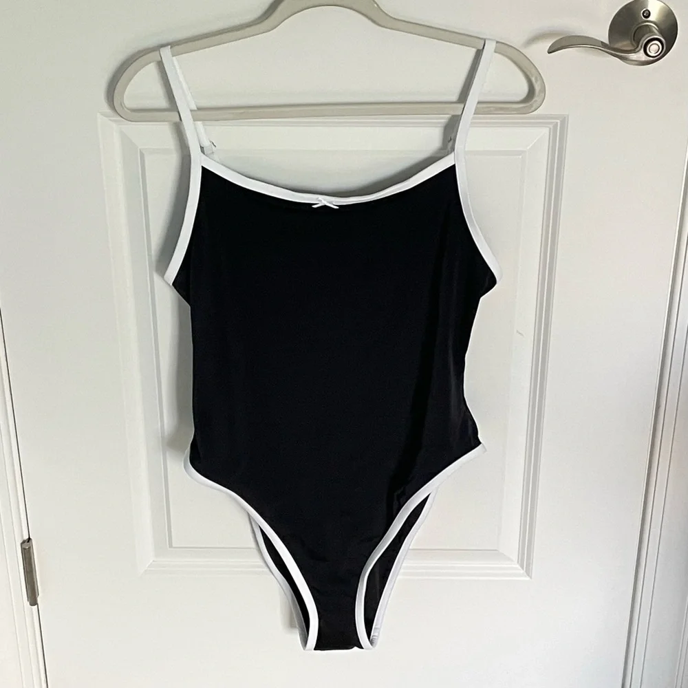 New! Pink x Frankie’s Bikinis Poppi one piece Swimsuit black binded 47346